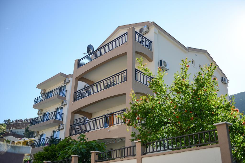 Aqua Breeze Apartments Budva Exterior foto